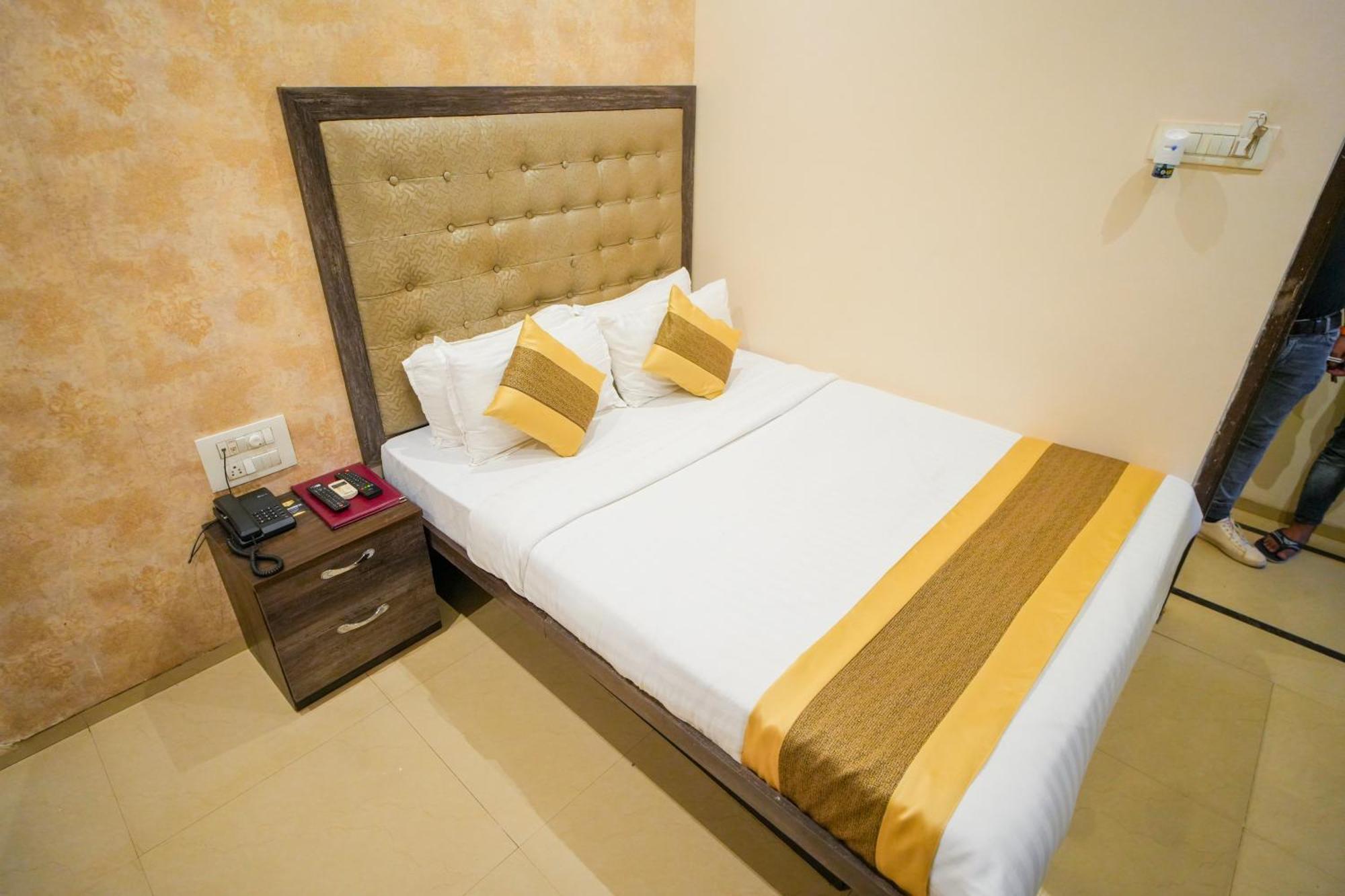 Hotel Skylink Hospitality Mahalaxmi Bombay Exterior foto